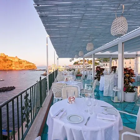 מלון Miramare E Castello 5*