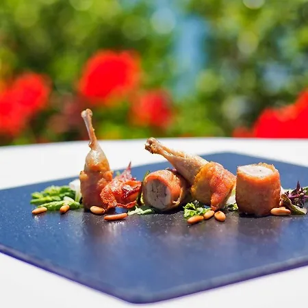 מלון Miramare E Castello