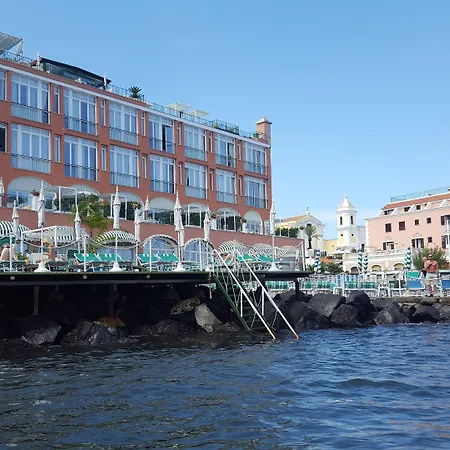 Miramare E Castello איסקיה