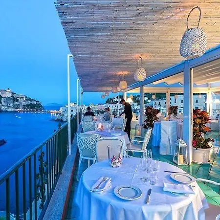 Hotell Miramare E Castello